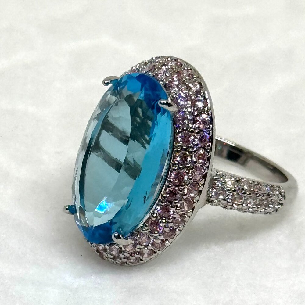 Fashion jewelry crystal ring, blue oval center, NWOT